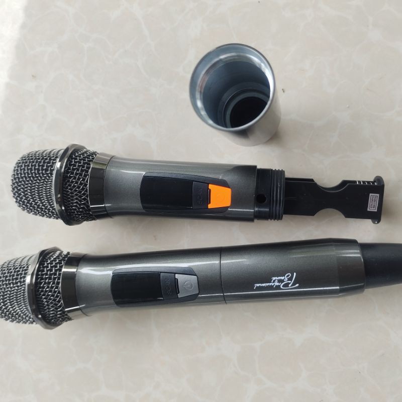 Micro Karaoke Kim Loại Sóng UHF Tần Số Cao Cấp - Mic Cho Mọi Loa Kẹo Kéo - Mẫu Mới Nhất - Thu Giọng Hát Tốt Nhẹ Nhàng