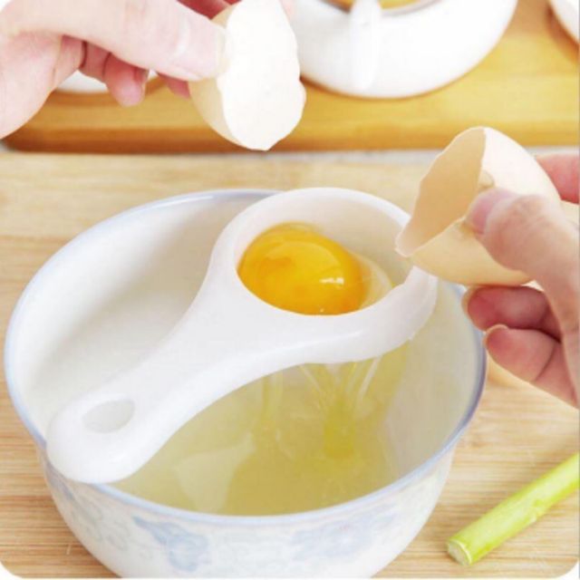 Dụng cụ tách lòng đỏ trứng gà