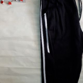 Quần jogger sọc đứt