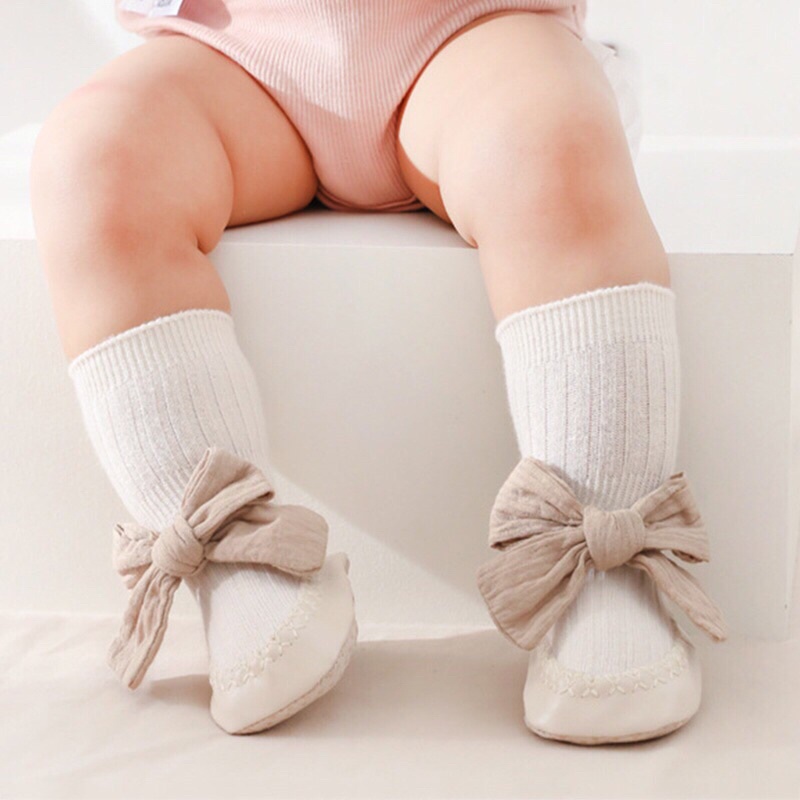 Giày tất vớ tập đi đế mềm,vải thun mềm đế chống trơn trượt có nơ cao cấp xuất hàn cho bé