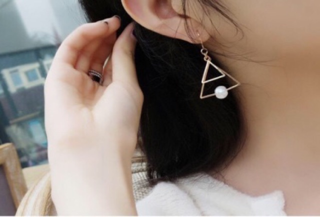 Bông tai cặp tam giác lồng hạt trắng A2137