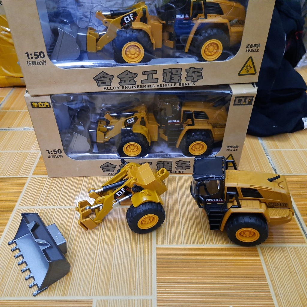 Mô hình xe xúc ủi đất đồ chơi trẻ em - Xe có gầu xúc kim loại có đèn sáng tỉ lệ 1:50