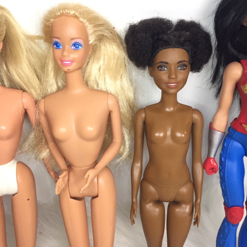 BB4- BÚP BÊ BARBIE ,VINTAGE,DA NÂU ĐEN XINH