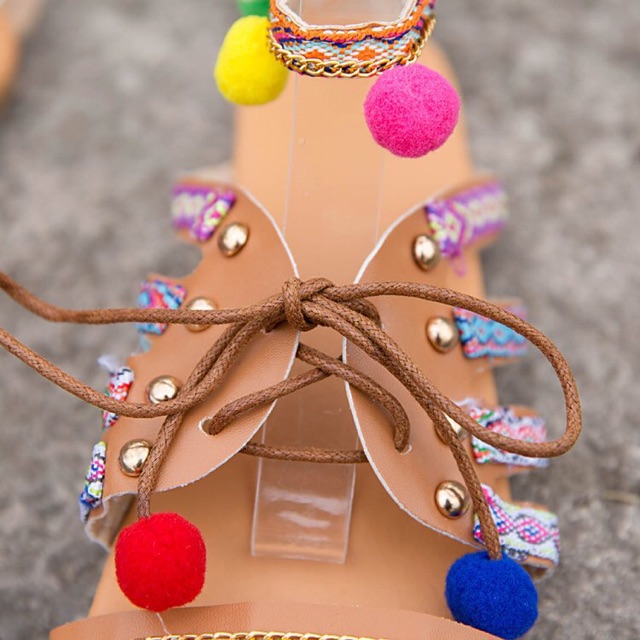 Dép boho đính pompom