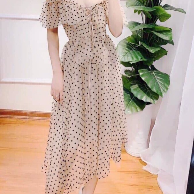 Váy chấm bi