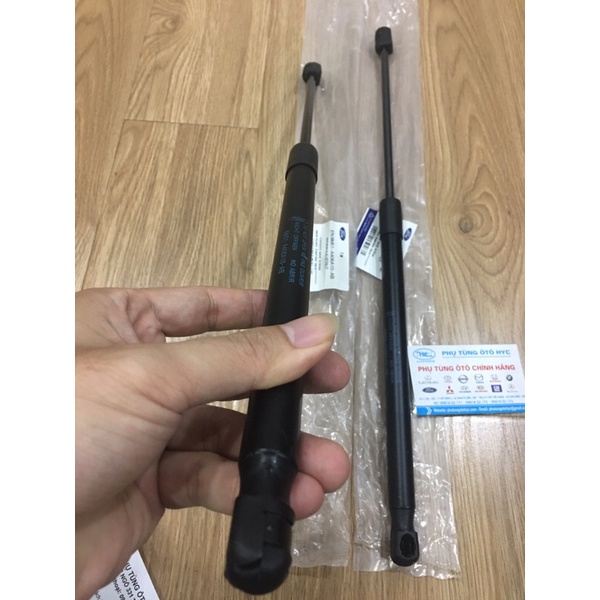 TY CHỐNG CỐP SAU XE 5 CỬA FORD FOCUS 13-16