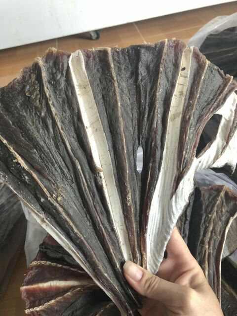 CÁ ĐUỐI ĐEN 1 KG