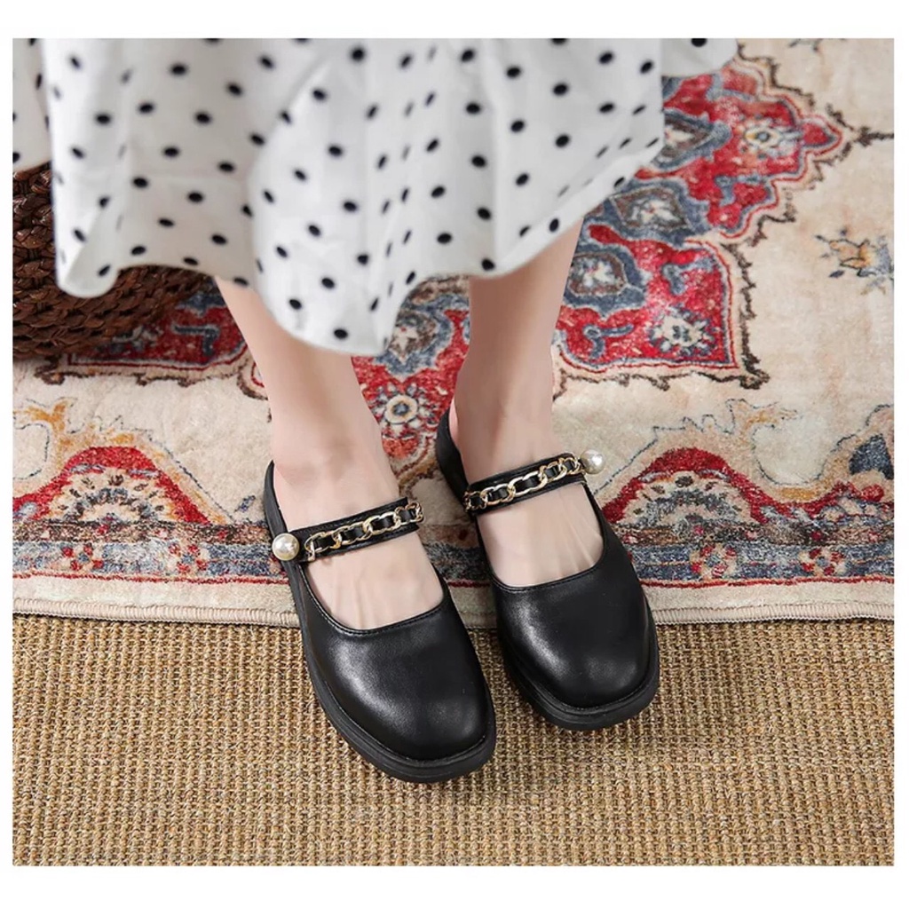 Giầy nữ, Giày sục nữ mũi tròn có quai xích