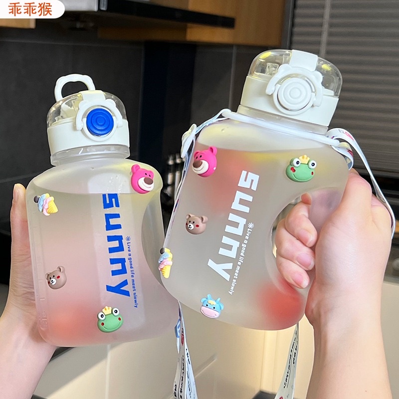 Bình nước cầm tay dung tích 1000ml - Bình đựng nước trong suốt mang đi học , đi chơi , đi làm , bền đẹp tiện lợi