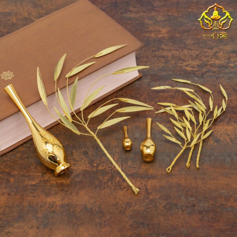 Quang Âm tay cầm dương liễu, tay cầm bình thanh tịnh đựng nước cam lồ