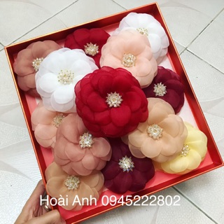 HOA HỒNG VOAN ĐÍNH PHA LÊ CÀI ÁO SANG TRỌNG, QUÝ PHÁI BÁN CHẠY NHẤT (PHỤ KIỆN XINH ĐẸP) - HOA CÀI ÁO