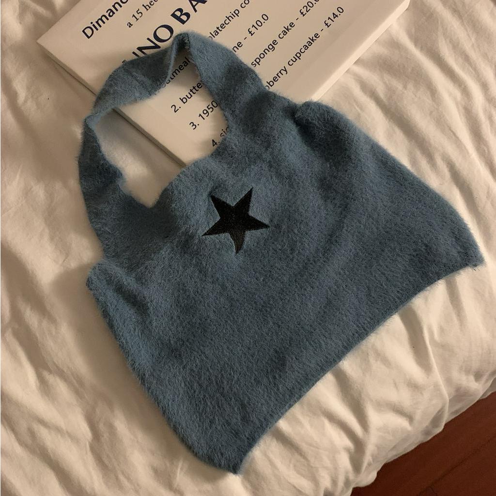 Áo Hai Dây Bằng Len Nhung Mới Với Áo vest Và Vẻ Đẹp Gợi Cảm