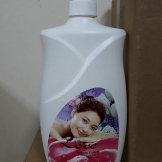 Sữa tắm Rose Love.