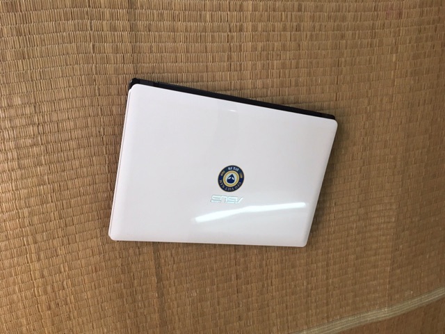 Laptop Asus K43 trắng đẹp tinh khôi từng góc cạnh | BigBuy360 - bigbuy360.vn