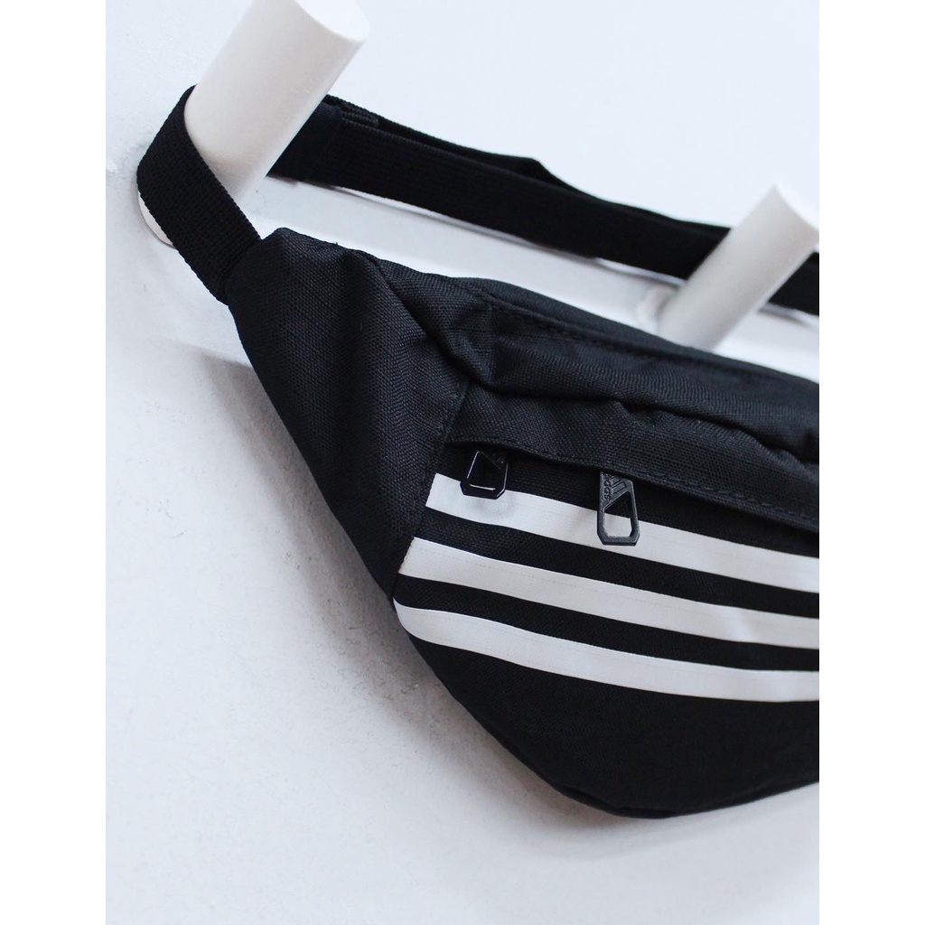 Q8957 - Túi đeo chéo Adidas phối sọc ngang