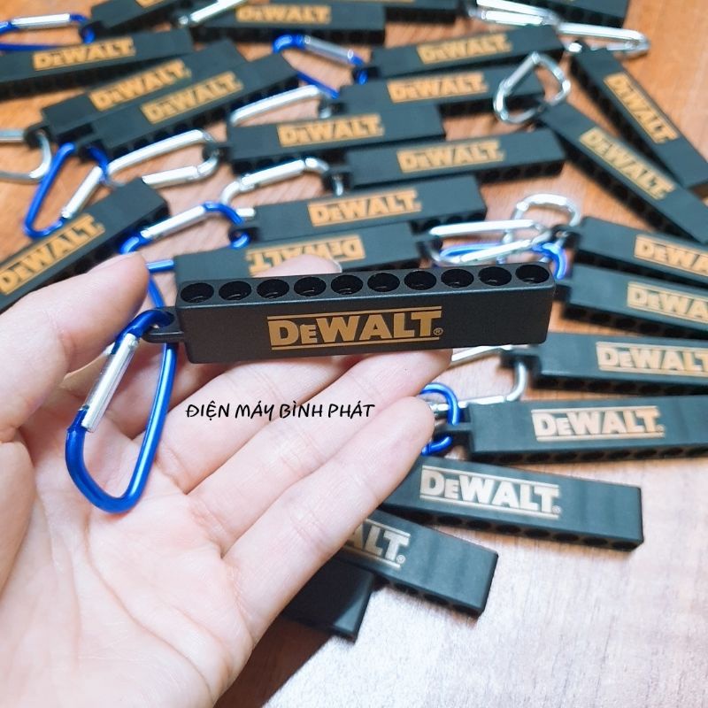 Đế cài mũi vít Dewalt có móc đeo tiện dụng