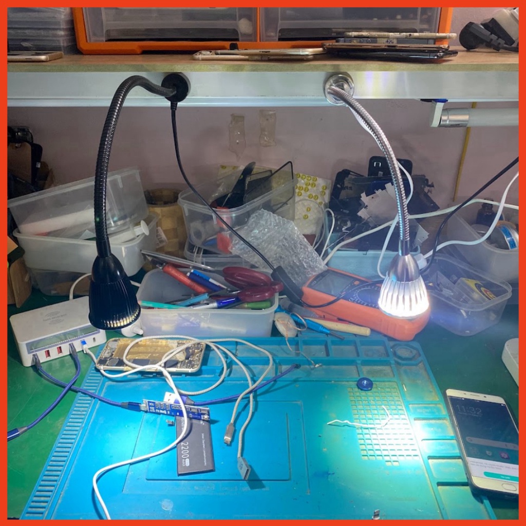 Đèn LED chiếu sáng chân đế hít nam châm