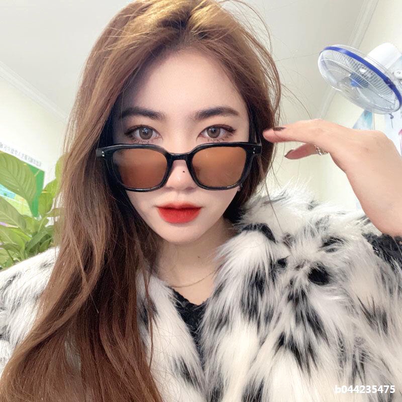 Mắt kính râm mát thời trang nữ nam gọng chữ V nhỏ gọn nhiều màu phong cách Hàn Quốc chống UV và tia bức xạ cực tốt 242