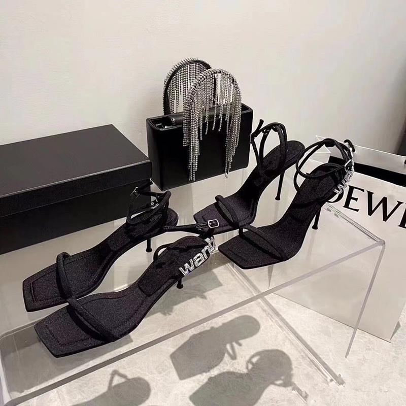 Xăng Đan Cao Gót Hở Ngón Đính Đá Chữ Cái Khóa Gài Màu Đen Thời Trang Mùa Hè 2022 Cho Nữ
