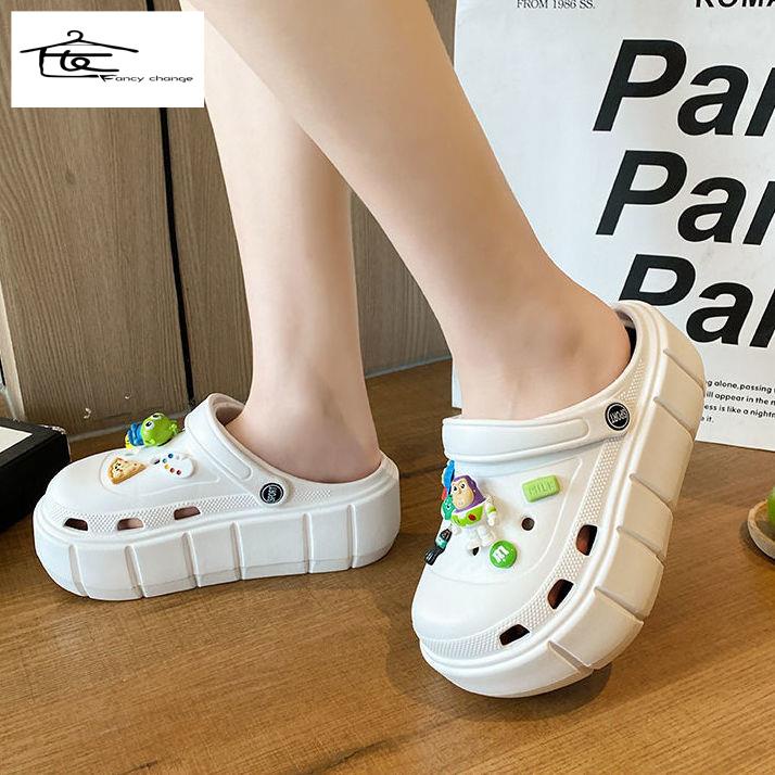 Dép Sandal Mùa Hè Đế Dày Đục Lỗ Thoáng Khí Dễ Thương Dễ Phối Đồ Cho Nữ