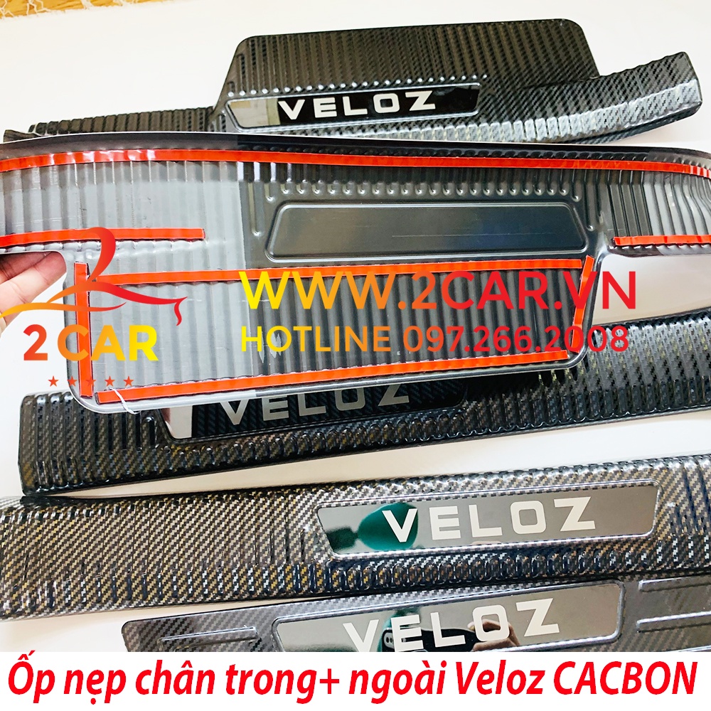 Ốp Bậc Cửa, Nẹp Bước Chân Toyota VELOZ 2022 - 2023 VÂN CARBON cao cấp- CHỮ TRÁNG GƯƠNG