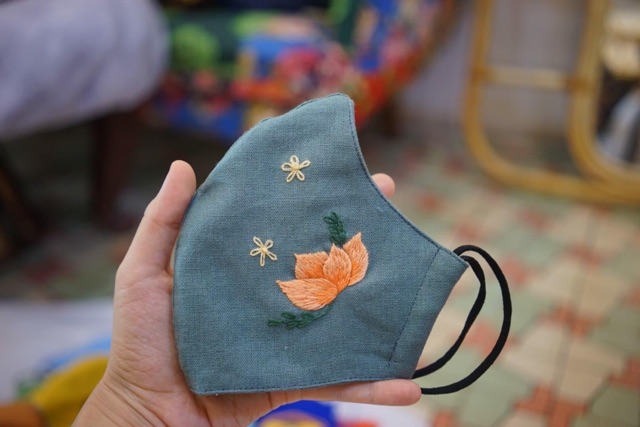 Khẩu Trang Linen Thêu Tay (Ôm sát mặt lắm ạ) | BigBuy360 - bigbuy360.vn