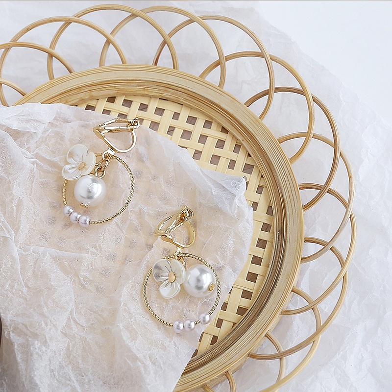 Khuyên tai nữ hình bông hoa đính ngọc trai xinh xắn