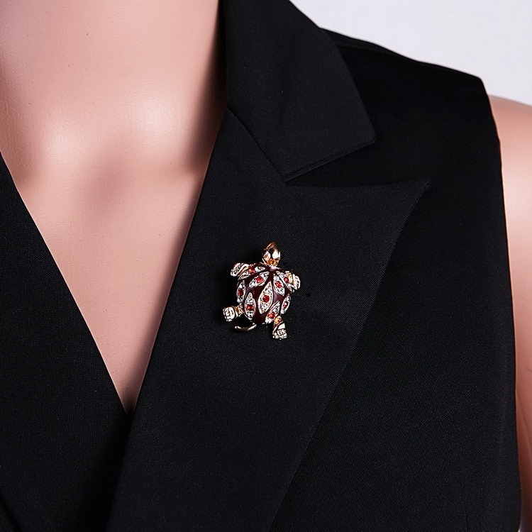 Trâm cài áo hình chú rùa đính đá dễ thương