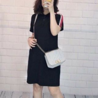 VÁY POLO ĐEN SỌC ĐỎ