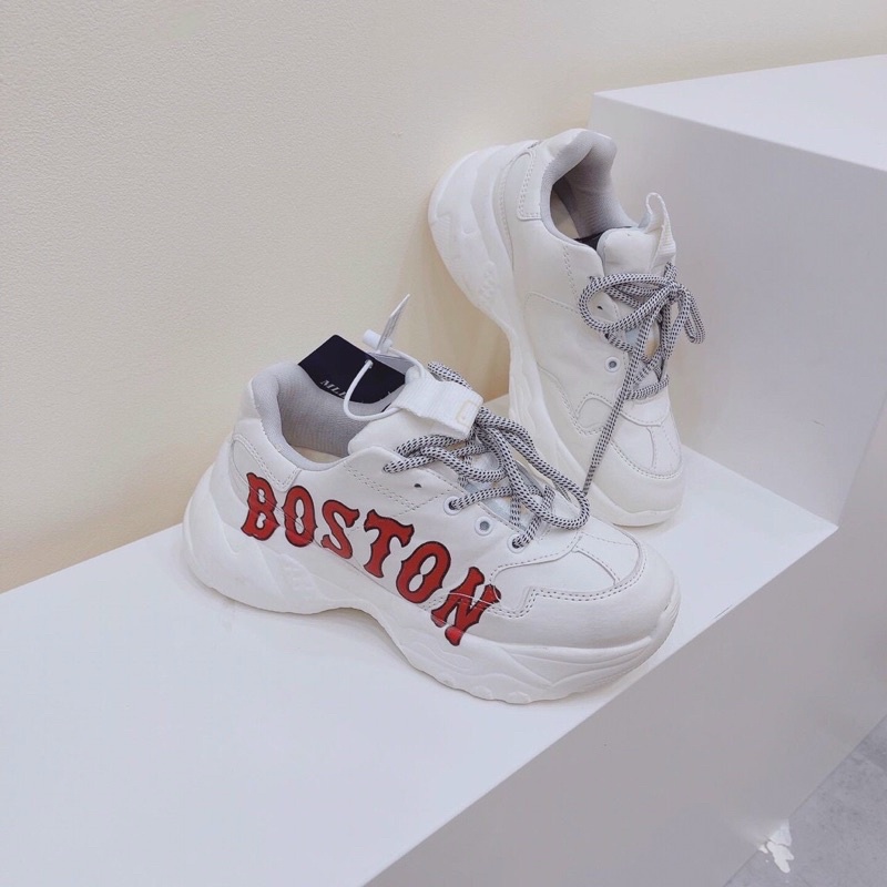 Giày thể thao trắng