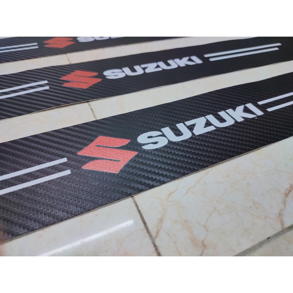 Nẹp Dán Vân Carbon Cho Xe Ô tô, Chống Xước Bậc Cửa, Bậc Cốp Sau Xe Có Logo  Suzuki