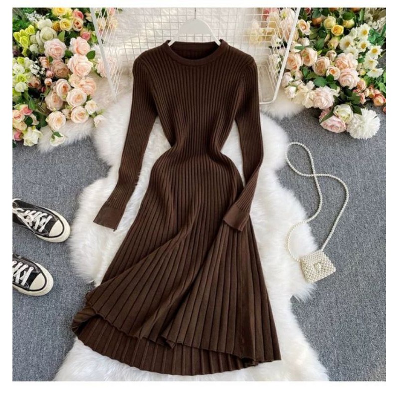 Váy len dệt kim cổ tròn tay dài dáng xòe