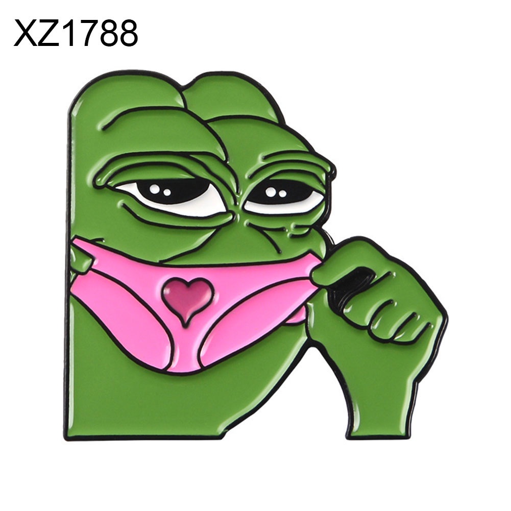 Ghim cài áo kiểu chú ếch dễ thương phối với trang phục denim dễ thương cho nữ