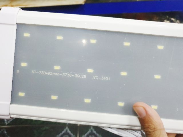 ĐÈN LED KẸP 2 BÊN HỒ CÁ MÀU TRẮNG VIPSUN 3 DÃY ĐÈN