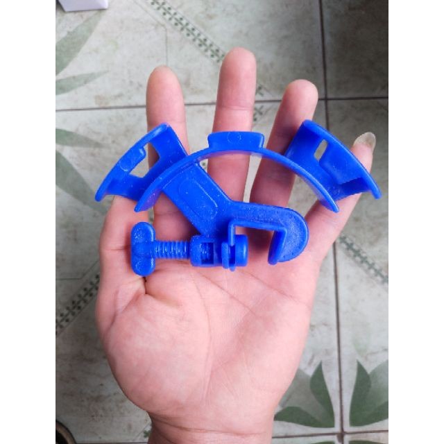 Kẹp ống thay nước
