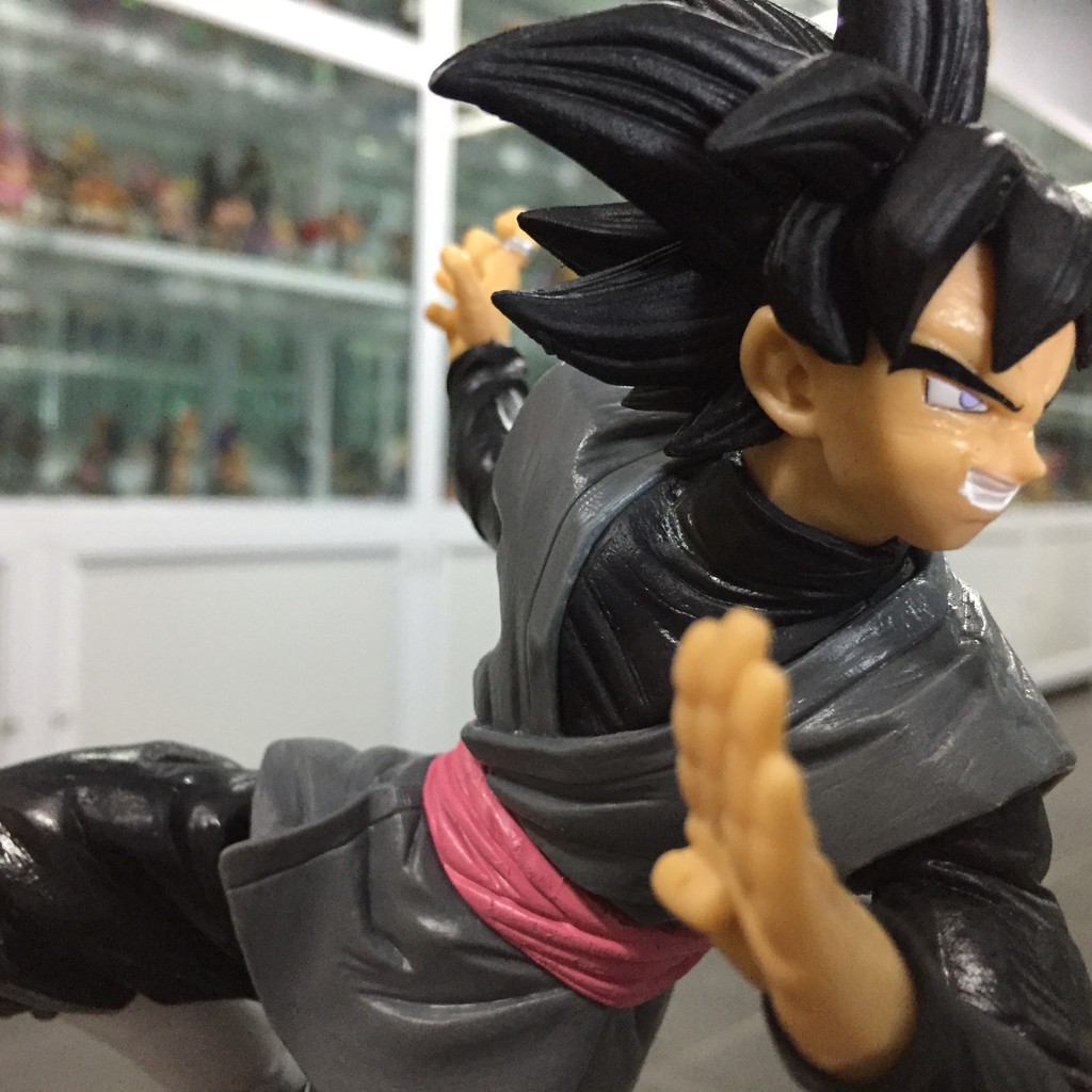 Mô hình Black Goku attack