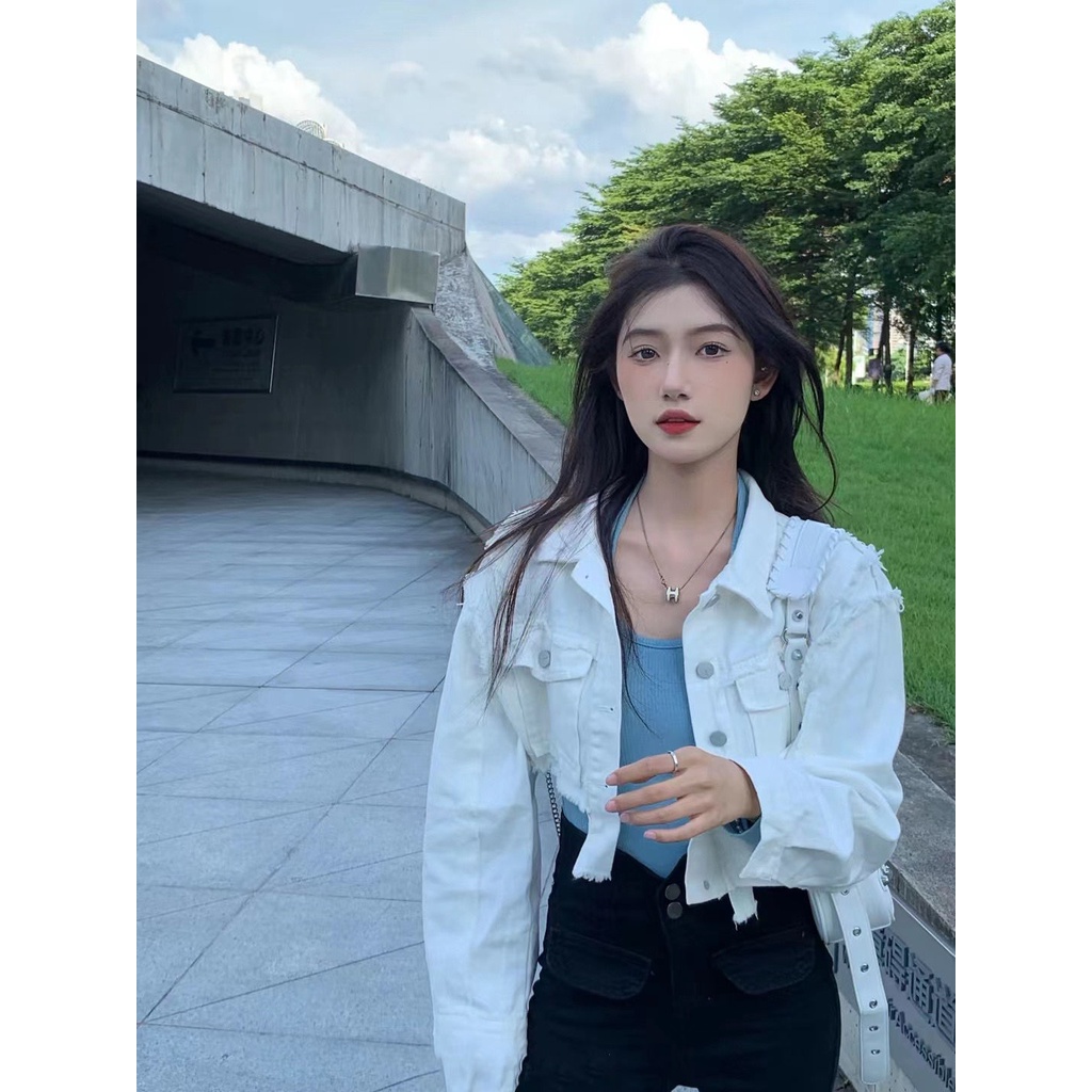 Áo Khoác Denim Ngắn Màu Trắng Phối Dây Xích Có Thể Tháo Rời Thời Trang Xuân Thu Cho Nữ