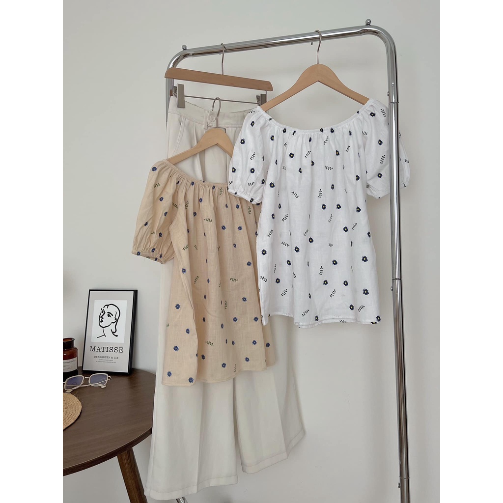 Áo sơ mi trễ vai hoa nhí 2 màu trắng và be chất vải thô xước hot hít - SMTV02