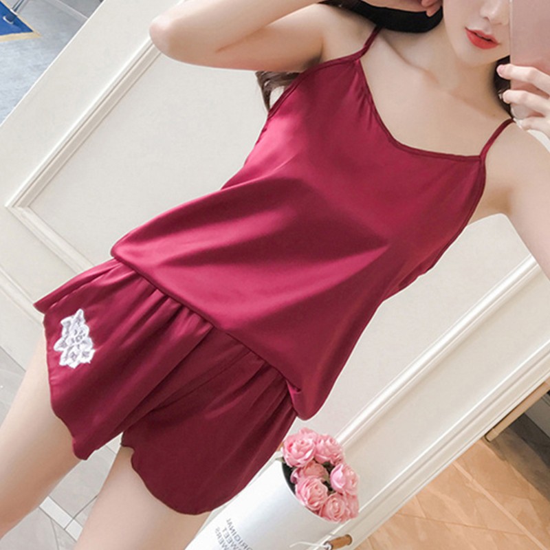 Bộ đồ ngủ gồm áo 2 dây + quần short màu trơn quyến rũ cho nữ | BigBuy360 - bigbuy360.vn