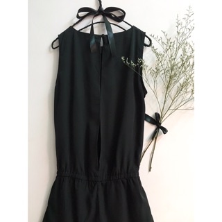 Playsuit xẻ lưmg Hm cột rút dây