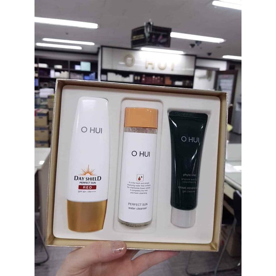 Bộ chống nắng và làm sạch 3 món cho da nhạy cảm OHUI Day Shield Perfect Sun Black Special Set 3pcs