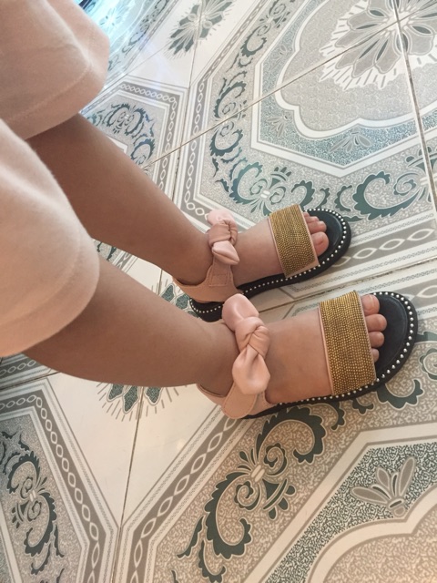 Sandal đính hạt nơ hồng