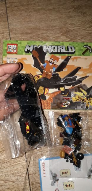 Lắp ráp 1 hộp LegoMyWord Rồng 63004 có nhiều chi tiết bằng nhựa ABS