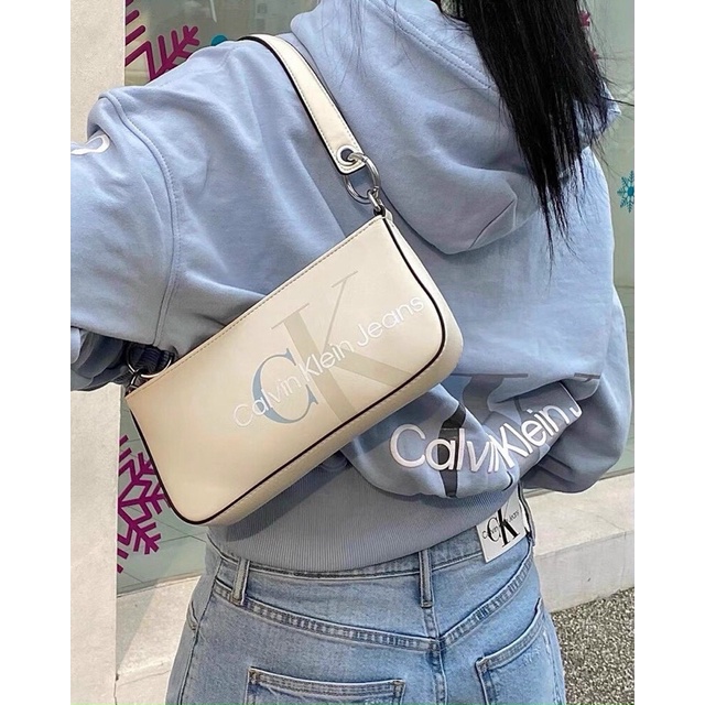 Túi kẹp nách Calvin klein