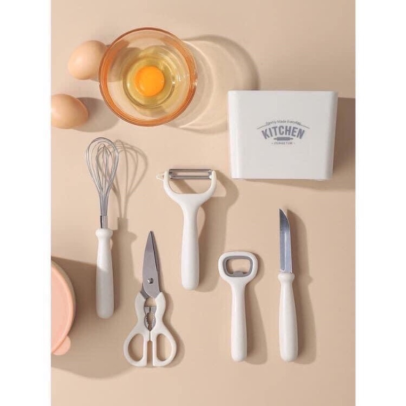 Bộ Dụng Cụ 6 Món Nấu Ăn Làm Bếp - Dao, Nạo, Mở Nắp Bia, Kéo, Đánh Trứng Và Kệ