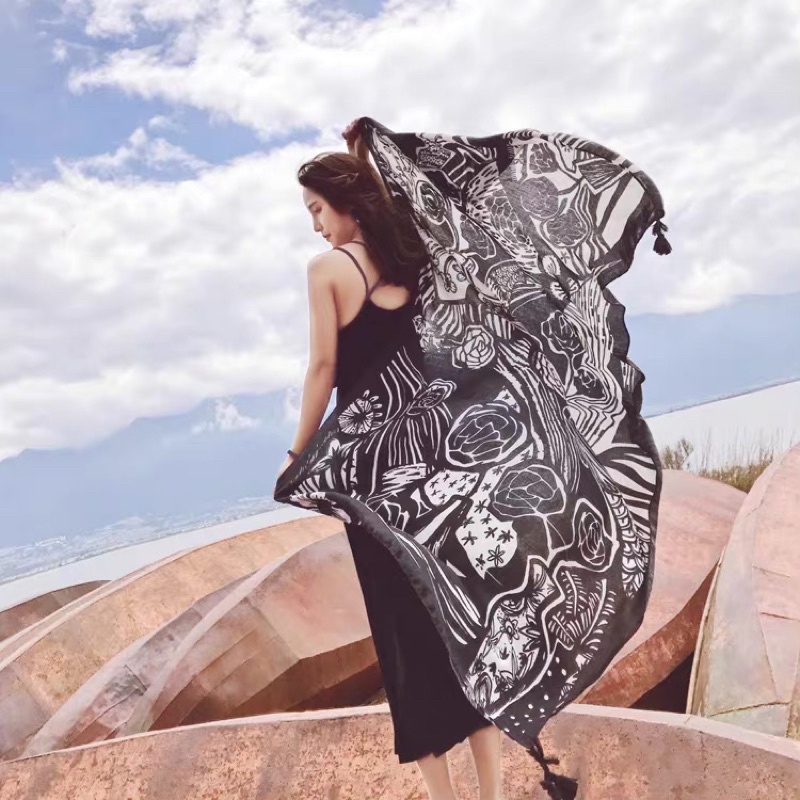 [Hàng Loại 1] Khăn Choàng Đi Biển Hoạ Tiết Trắng Đen Cá Tính