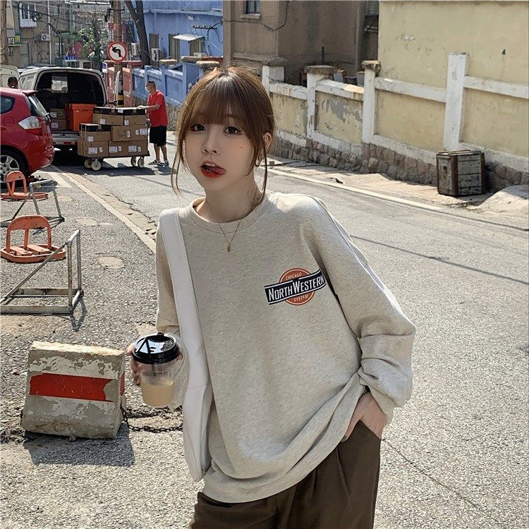 Áo thun nữ tay dài dáng rộng in hình mới