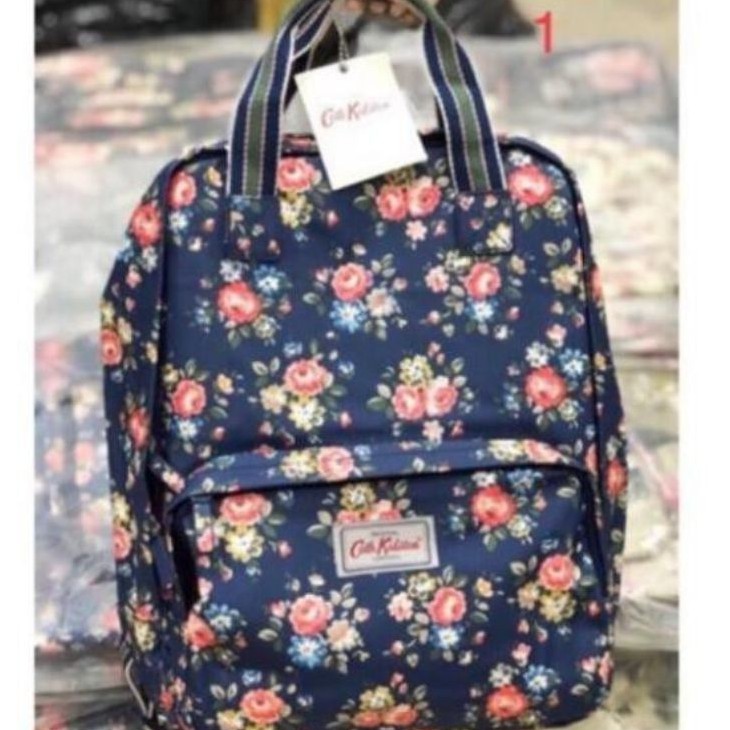 Balo họa tiết hoa nhí nền xanh than.