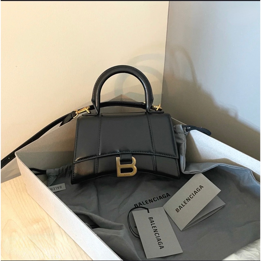 Ví Da Có Đồng Hồ Cát Kèm Dây Đeo Sợi Xích Cho Nữ