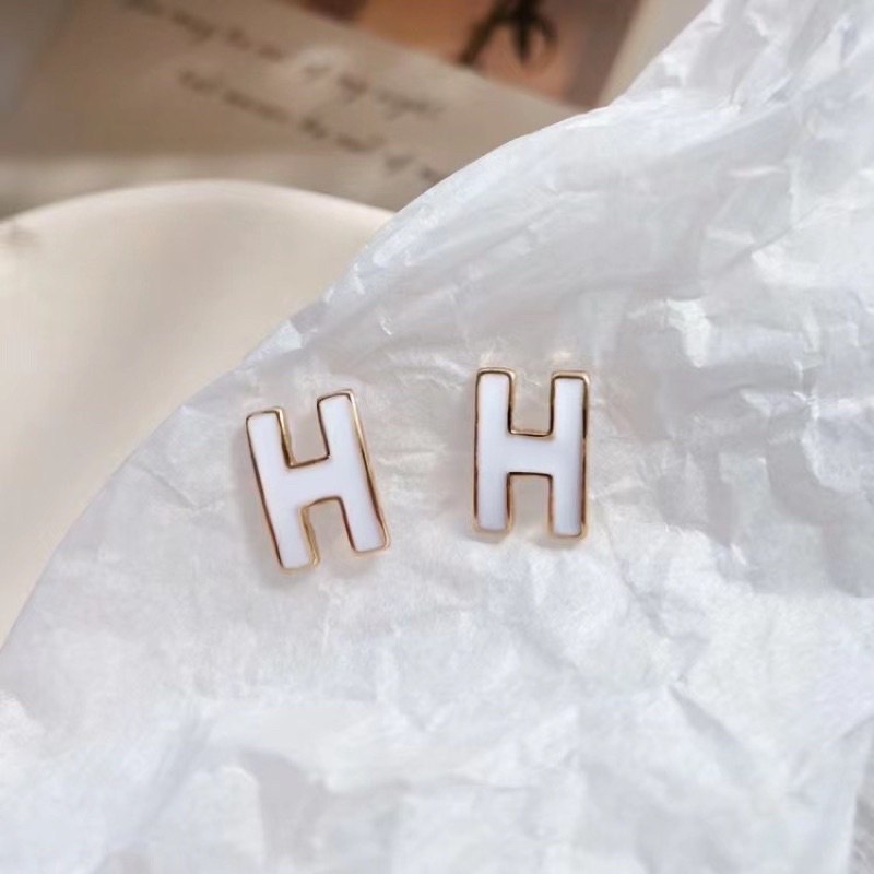 Khuyên tai chữ H thời trang nữ hot trend